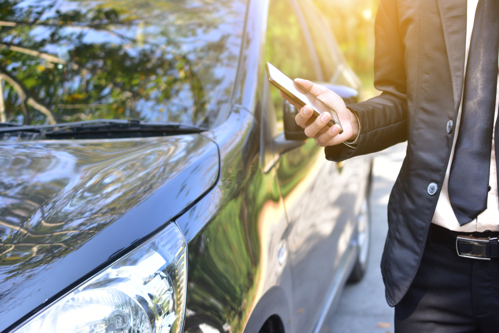 Uber accident lawyer inspecting the scene in Miami to help defend the passenger